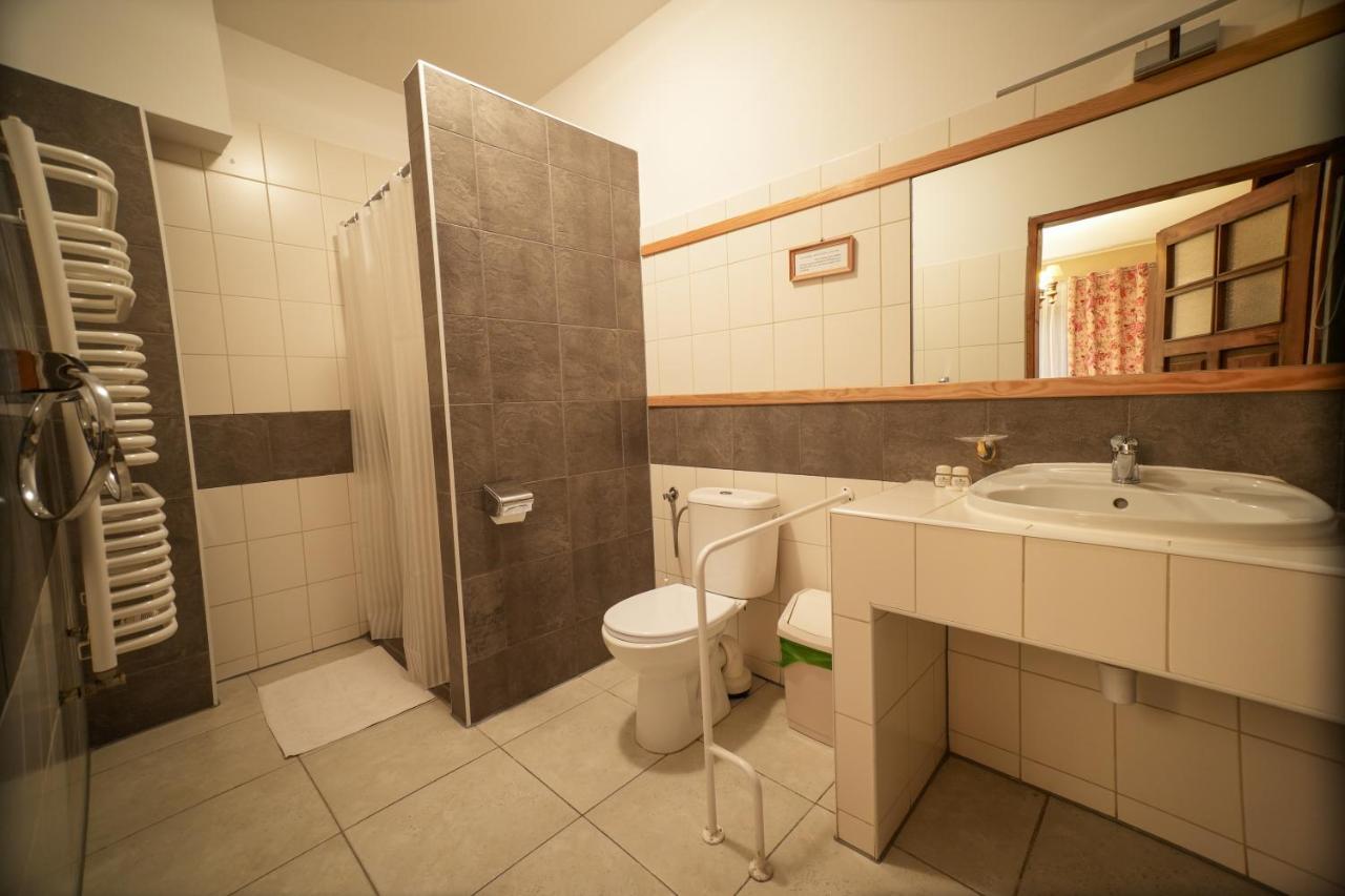 Bed and Breakfast Gosciniec Debowa Gazdowka Устрики-Долішні Екстер'єр фото