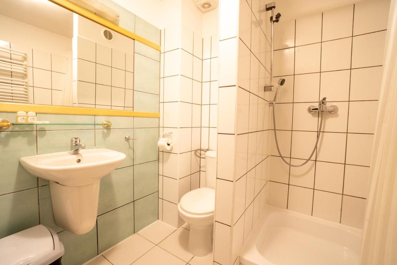 Bed and Breakfast Gosciniec Debowa Gazdowka Устрики-Долішні Екстер'єр фото