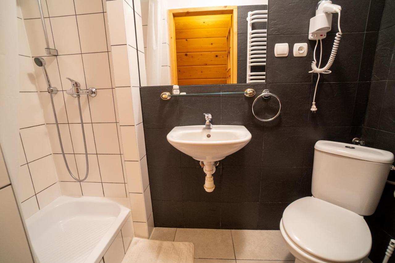 Bed and Breakfast Gosciniec Debowa Gazdowka Устрики-Долішні Екстер'єр фото