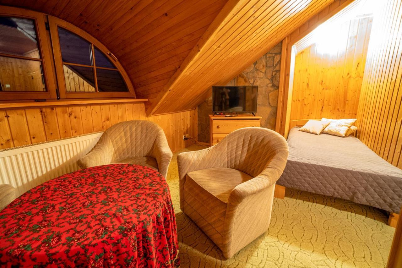 Bed and Breakfast Gosciniec Debowa Gazdowka Устрики-Долішні Екстер'єр фото