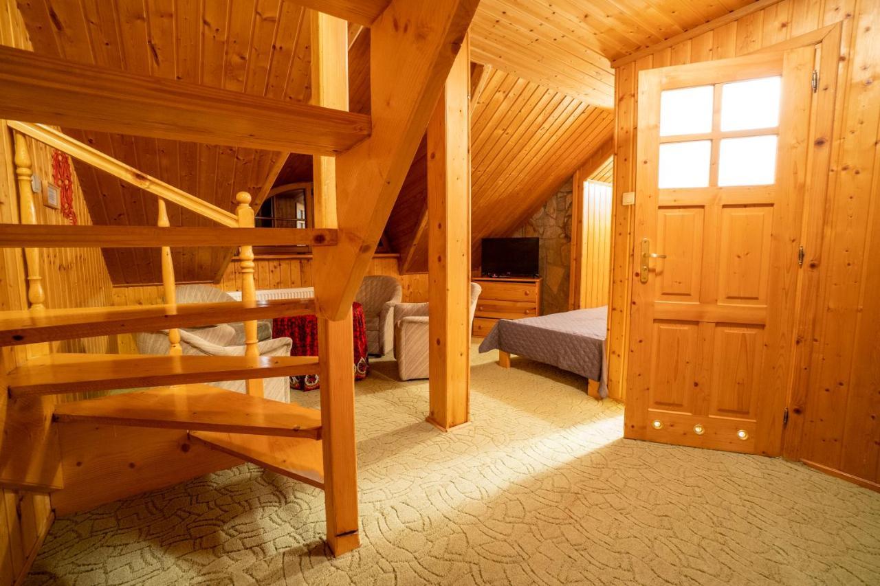 Bed and Breakfast Gosciniec Debowa Gazdowka Устрики-Долішні Екстер'єр фото