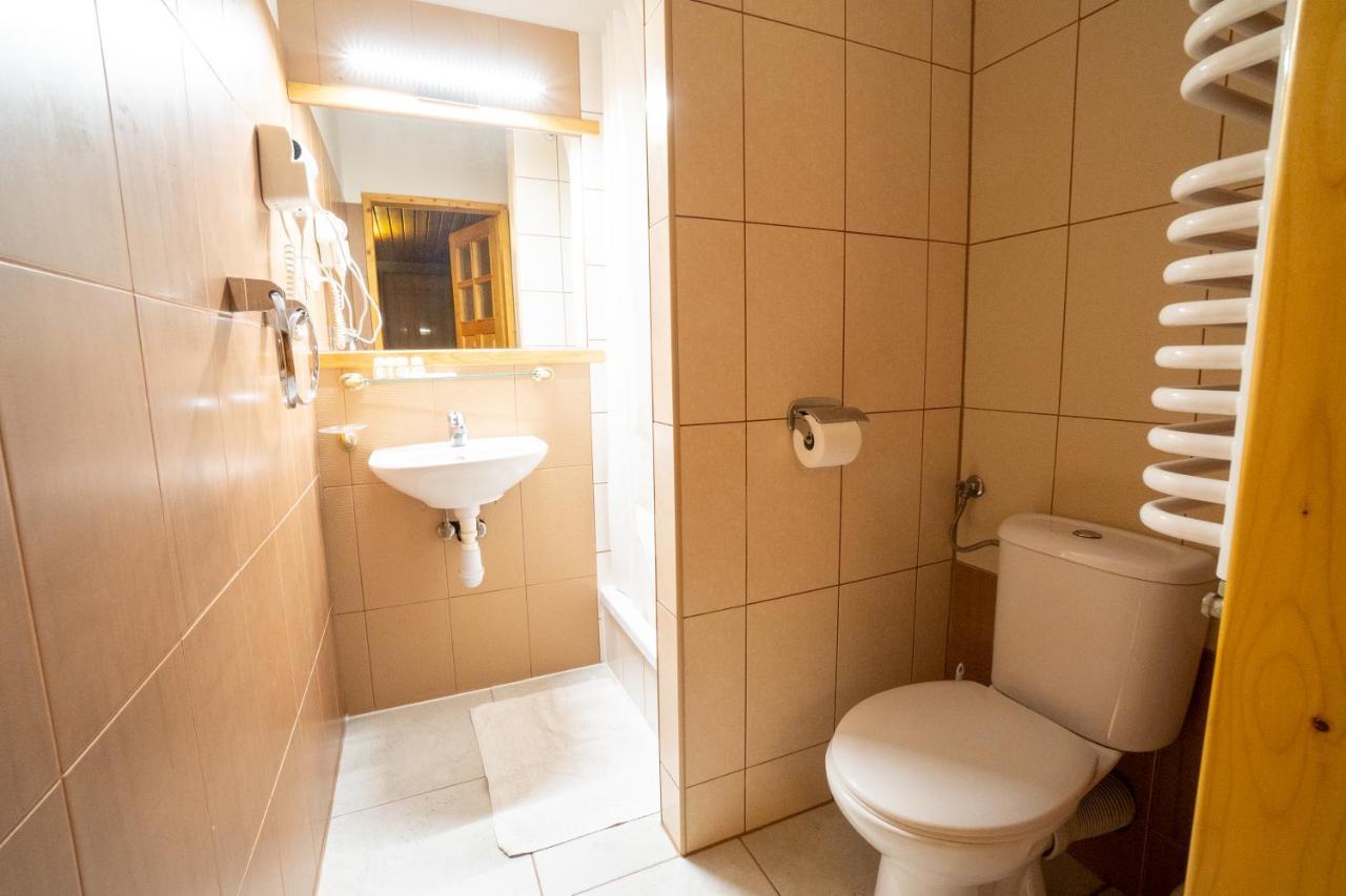 Bed and Breakfast Gosciniec Debowa Gazdowka Устрики-Долішні Екстер'єр фото