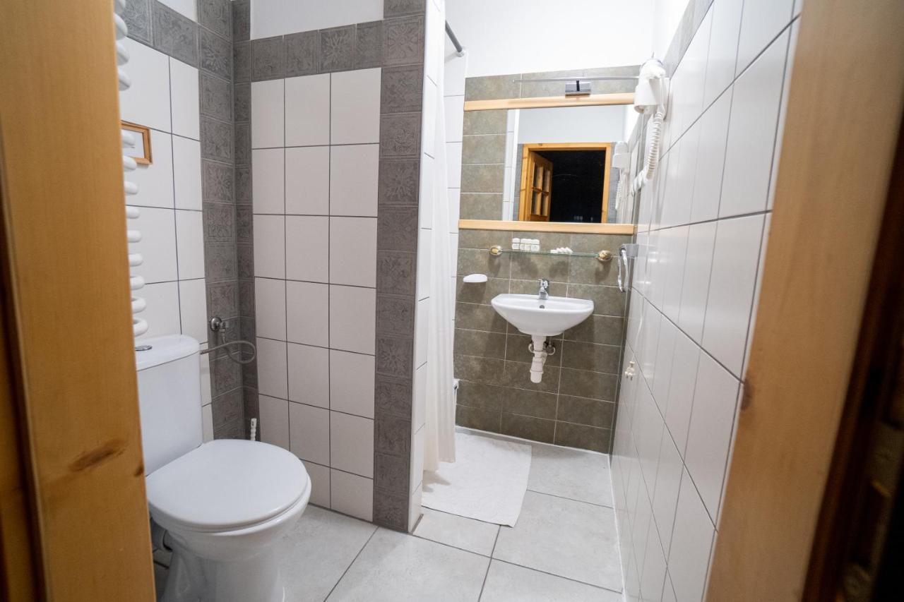 Bed and Breakfast Gosciniec Debowa Gazdowka Устрики-Долішні Екстер'єр фото