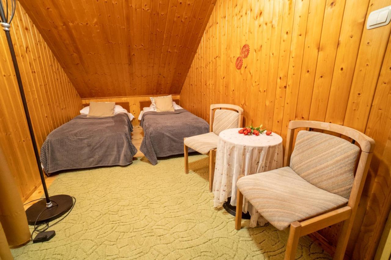 Bed and Breakfast Gosciniec Debowa Gazdowka Устрики-Долішні Екстер'єр фото